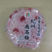 7-Eleven Nhật xin lỗi vì có gián trong cơm nắm